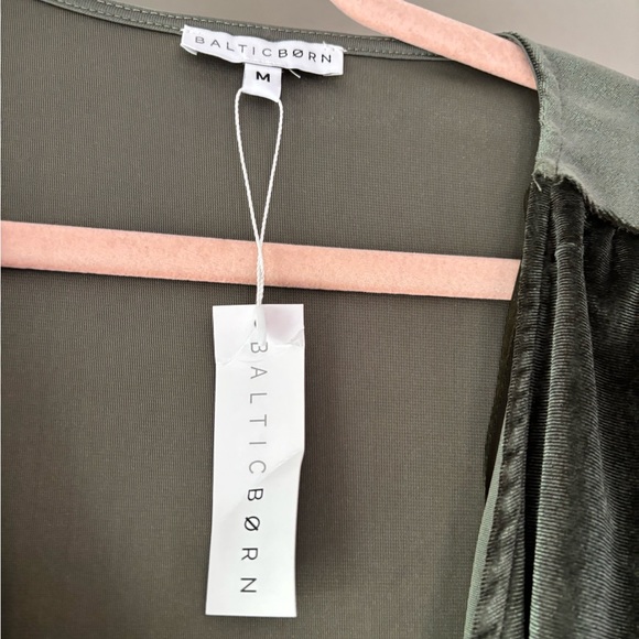 BALTIC BORN Alison Velvet Wrap Midi Dress Eucalpytus SZ Medium NWT - Picture 3 of 4